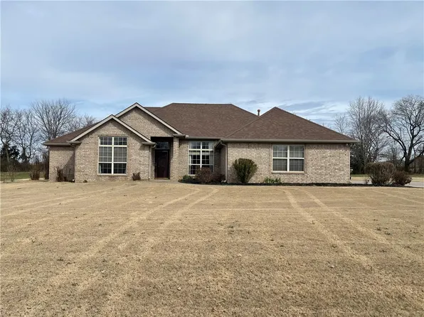 8540 W Forest Hills Dr, Fayetteville, AR 72704