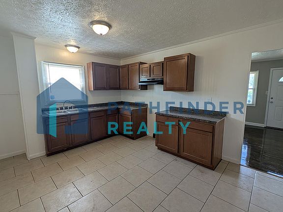5th image of 1572 Courter St
