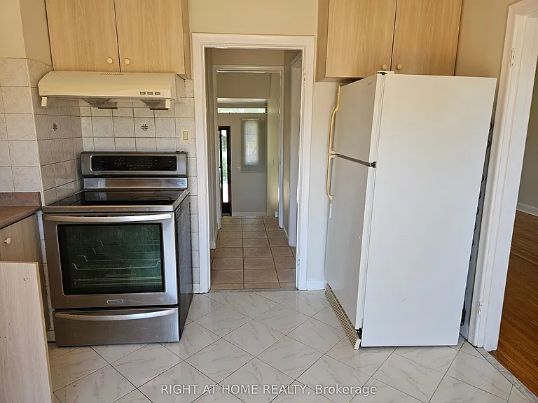 388 Fernleigh Cir S — Photo 9