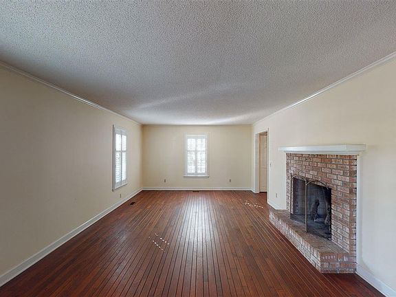 4th image of 325 Oakdale Dr