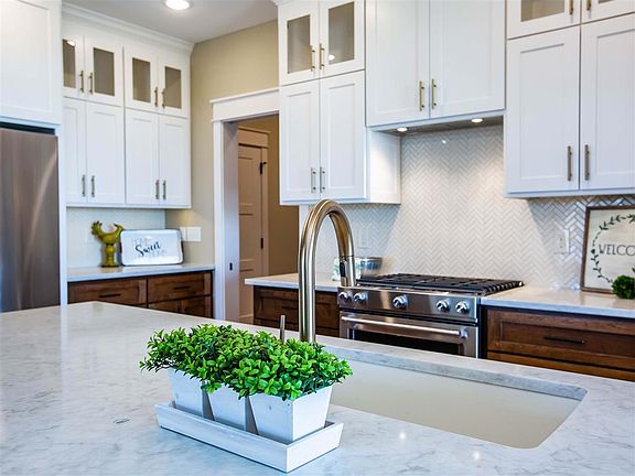 5th image of 3418 Pinehurst Cir S