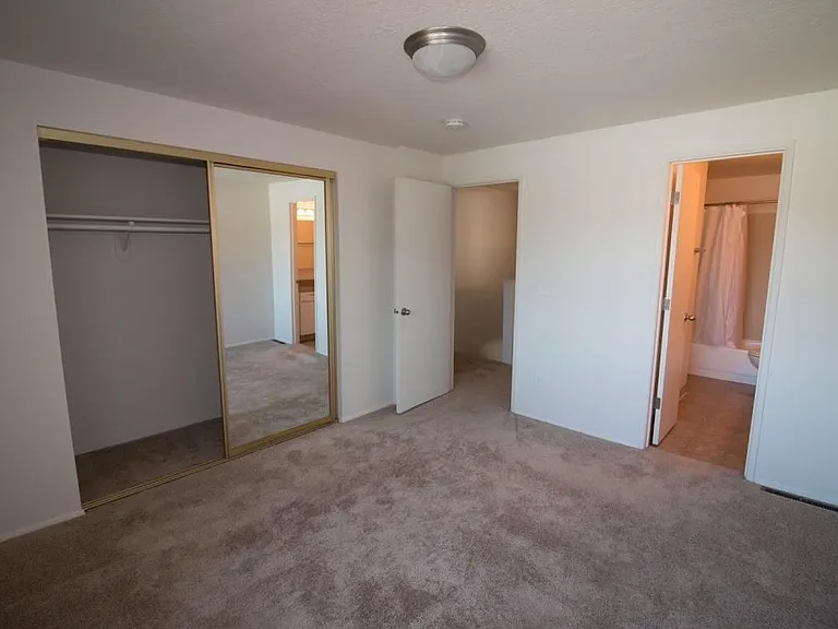 Columbia Crest Townhomes — Photo 21