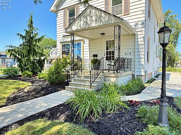 4th image of 414 Hedges St