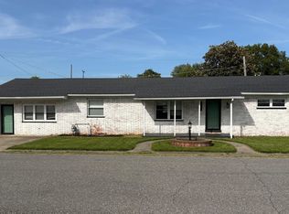 607 3rd St E, South Pt, OH 45680