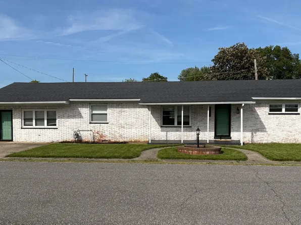 607 3rd St E, South Pt, OH 45680