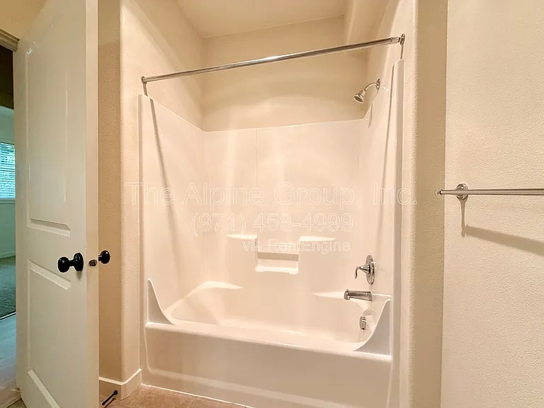 657 NE Garswood Ln — Photo 11