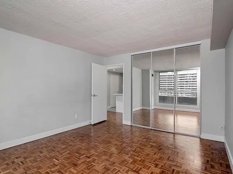 235 Bloor St E — Photo 14