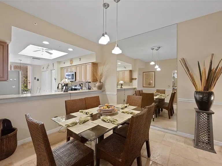 9611 Castle Point Dr #915 — Photo 10