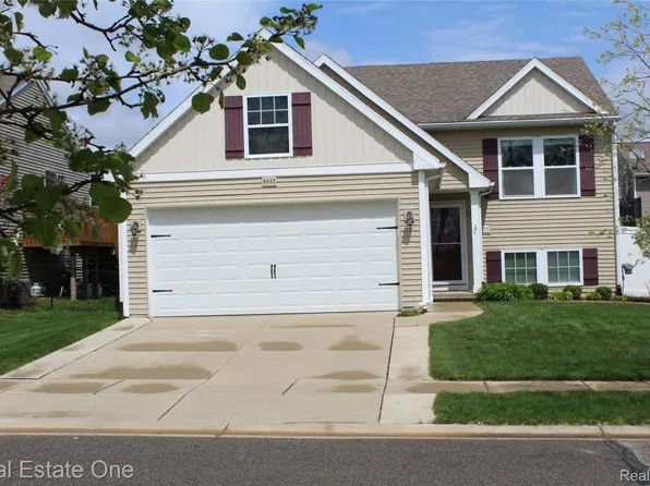 8662 Pinnebog River Dr, Fowlerville, MI 48836