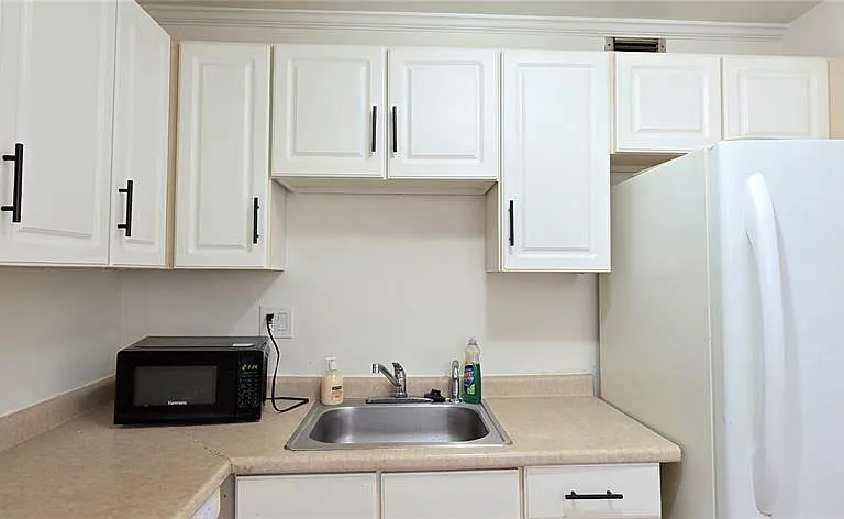1504 Virginia Ave #105 — Photo 13