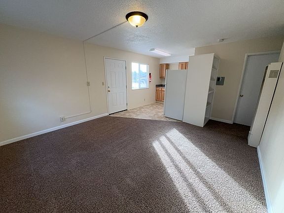 3rd image of 1871 G St #7E686211