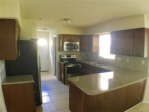 3rd image of 4706 Topsail Ct