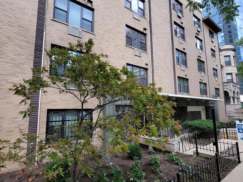 1st image of 421 W Oakdale Ave #505