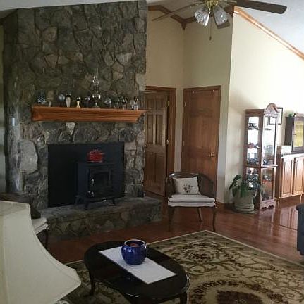 2nd image of 260 Tamara Ln