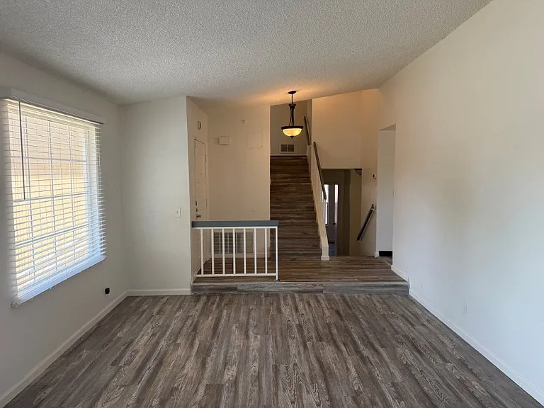 131 Glasgow Way — Photo 15