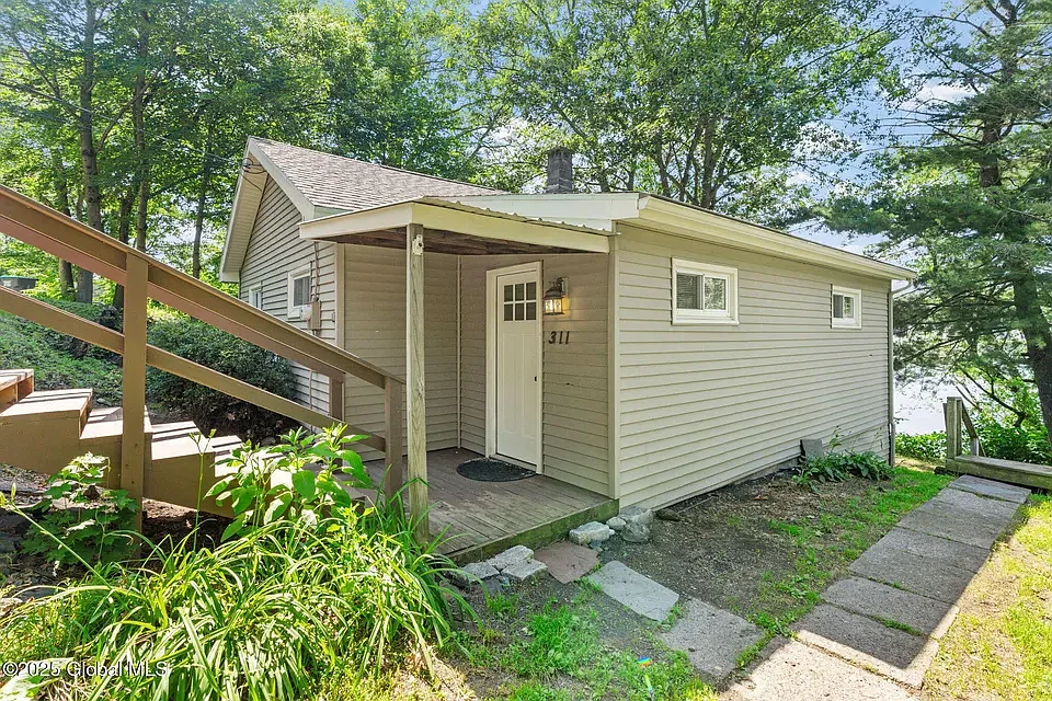 311 Hudson Ave
