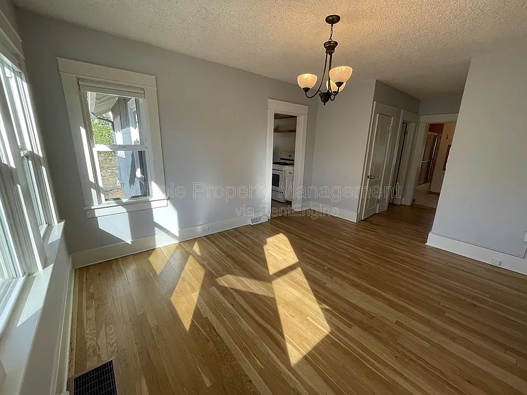 4909 Beach Ct — Photo 8