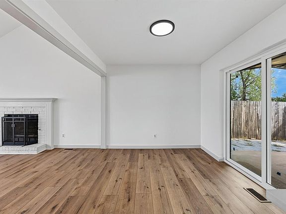5th image of 1104 NE 25th St