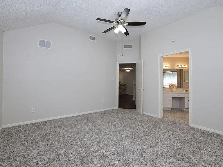 16035 Hollow Rock Dr — Photo 18