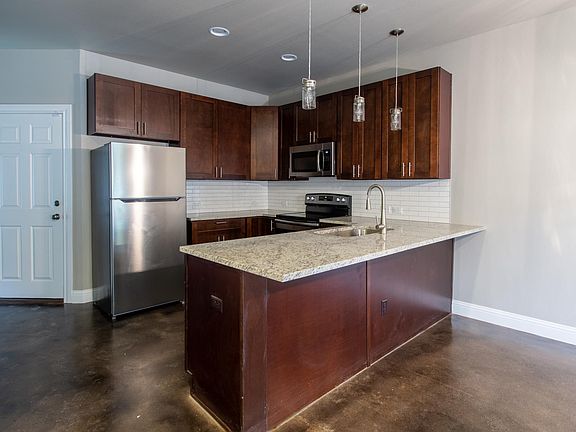 5th image of 5610 Clubhouse Dr #A