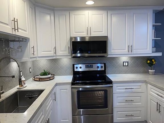 4th image of 12014 Kling St APT 6