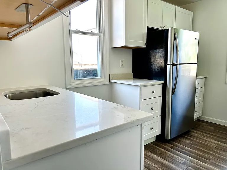 949 W Beech St — Photo 25