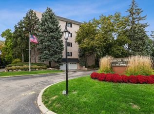 1S150 Spring Rd APT 4L, Oakbrook Terrace, IL 60181