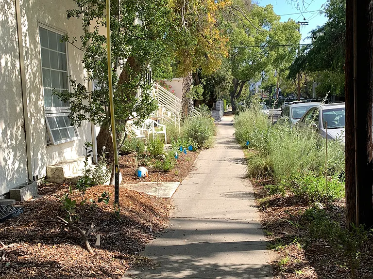 10724 Camarillo St #10726 — Photo 27
