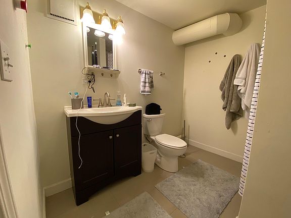 4th image of 1160 N La Salle Dr #Basement