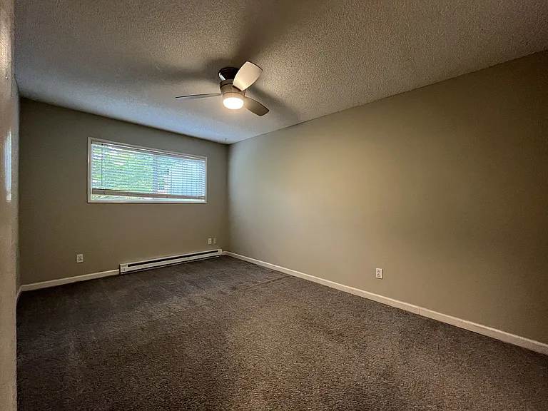 15827 NE Glisan St #5 — Photo 20