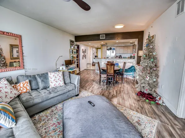 15051 Royal Oaks Ln APT 1002, North Miami, FL 33181