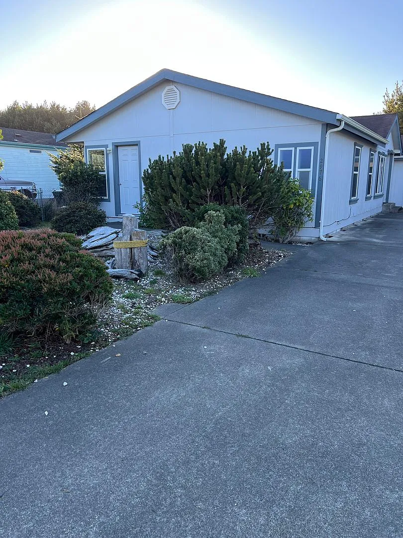 Building Photo - 2976 Spinnaker Dr