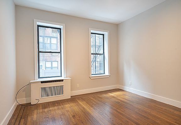 3rd image of 142 E 27th St APT 1D