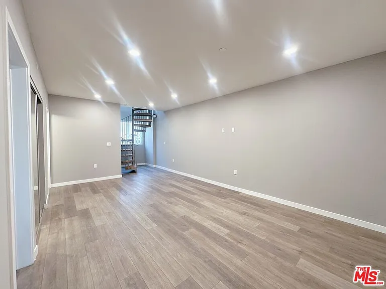 1107 S Hobart Blvd — Photo 19