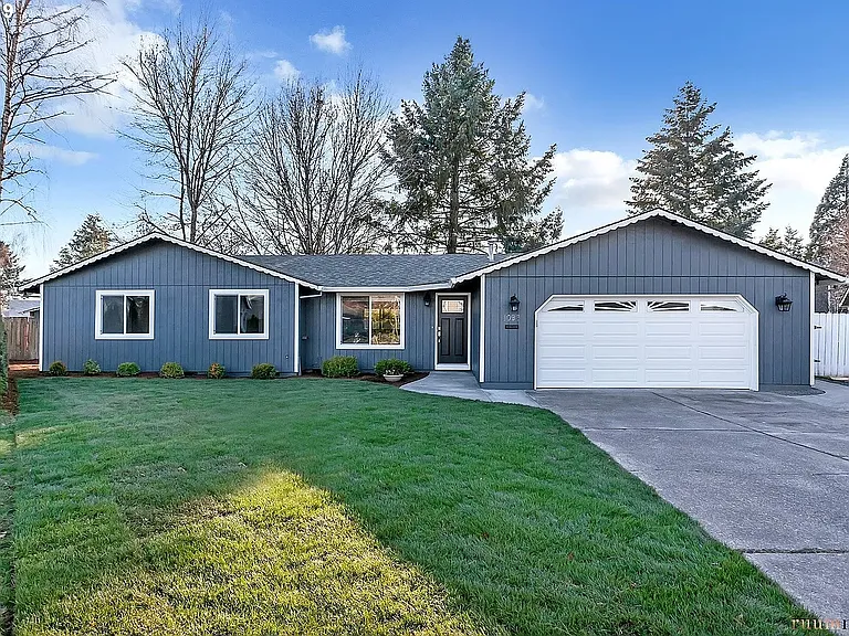 1098 NE Kathryn St — Photo 4