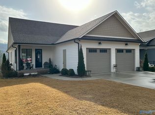 3758 Colonial Dr, Guntersville, AL 35976