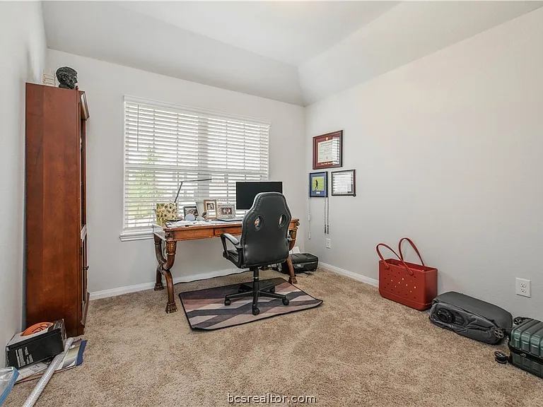 993 Marquis Dr — Photo 16