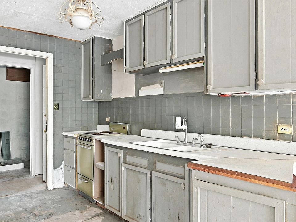 19th image of 542 Capewood Ln