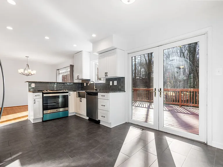 17020 Briardale Rd — Photo 9