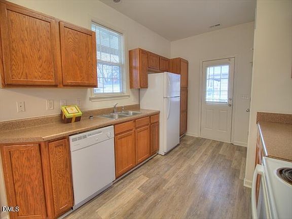 3rd image of 1019 Moreland Ave