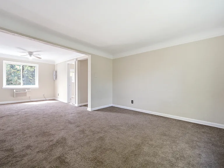 2715 Noble Rd #303 — Photo 1