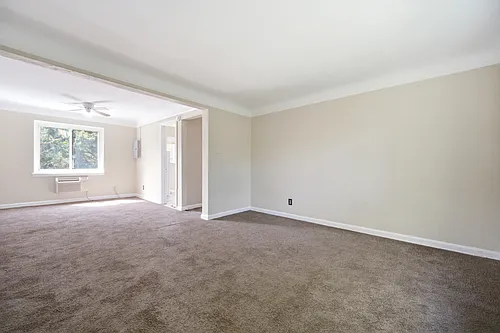 2715 Noble Rd #303 Photo 1