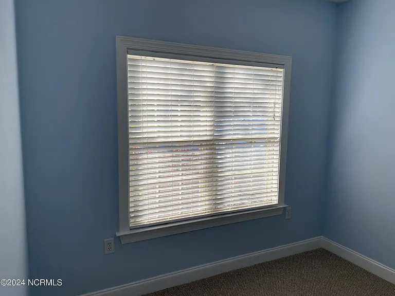 411 Avenshire Ct — Photo 3