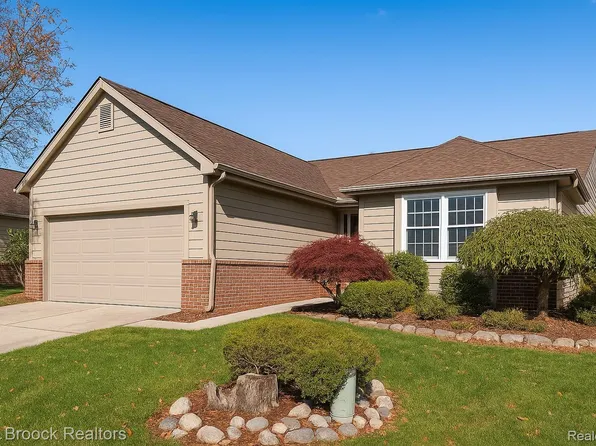 30951 Savannah Ct, Novi, MI 48377