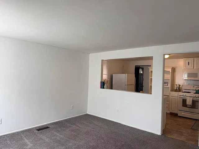 1429 Merrifield Ave — Photo 5