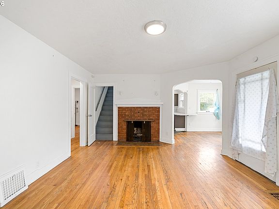 3rd image of 2514 NE 102nd Ave