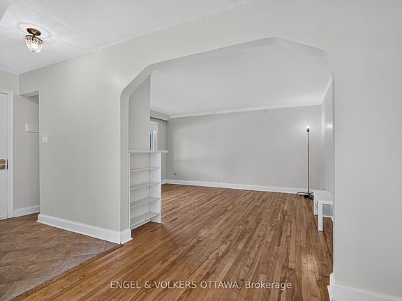 3rd image of 2445 Alta Vista Dr