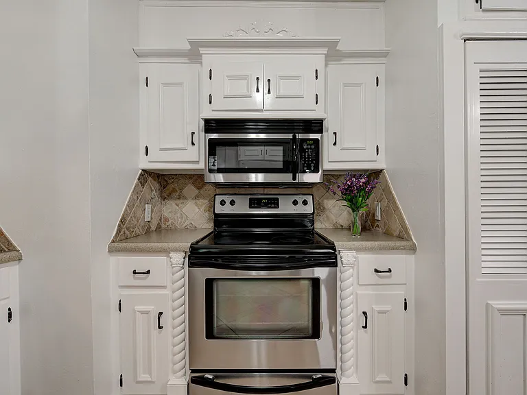4618 N Harvey Pkwy — Photo 11