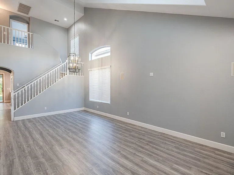 1546 E Nightingale Ln — Photo 5