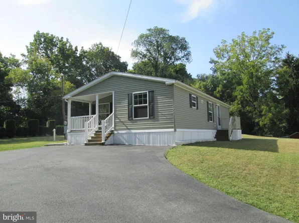 19 Wood Ln #B, Carlisle, PA 17013